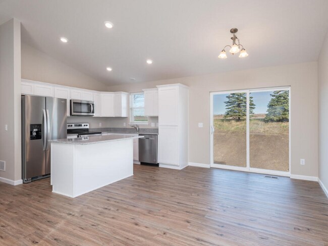 Building Photo - 956 Forest Edge Dr