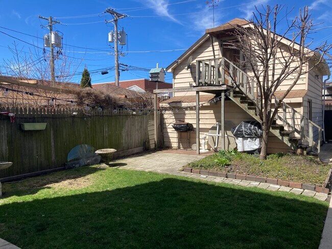 Foto del edificio - 2252 W Logan Blvd