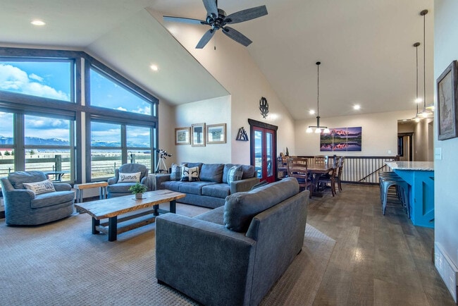 Building Photo - 1591 Fischer Ln