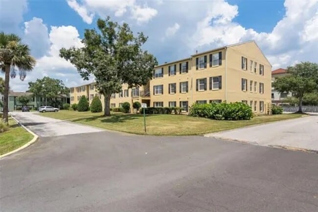 Building Photo - Orlando - 3 Bedrooms, 2 Bathrooms – $1,695.00