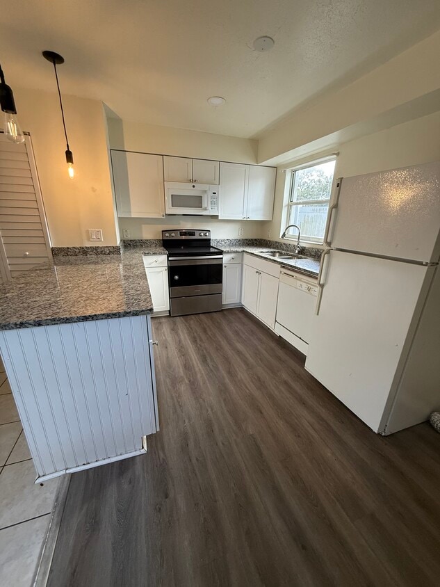 Foto principal - 15718 Morgan St