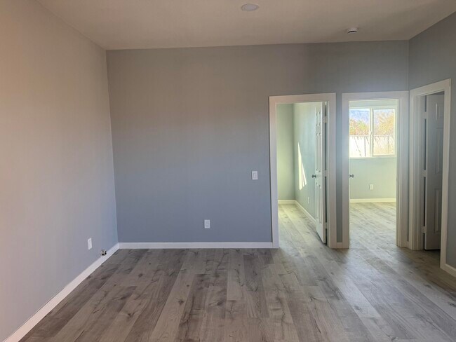 Foto del edificio - 2405 Monterey Ave