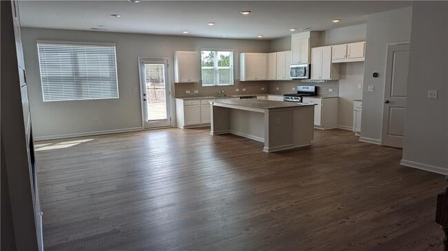 Building Photo - 840 Point Place Drive