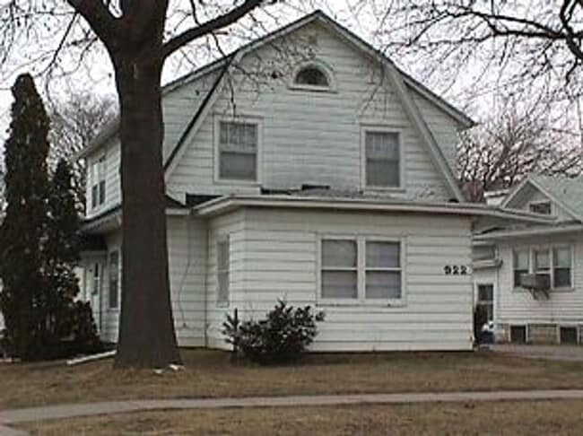 Close Walk To U of I Hospitals-House for Rent - Close Walk To U of I Hospitals-House for Rent