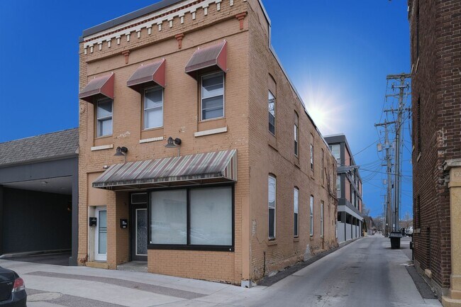 Building Photo - 117 Cherry St