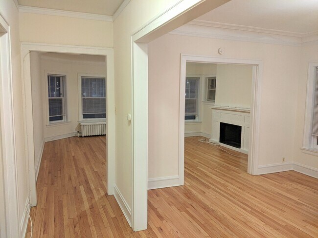 Building Photo - 731 Hinman Ave