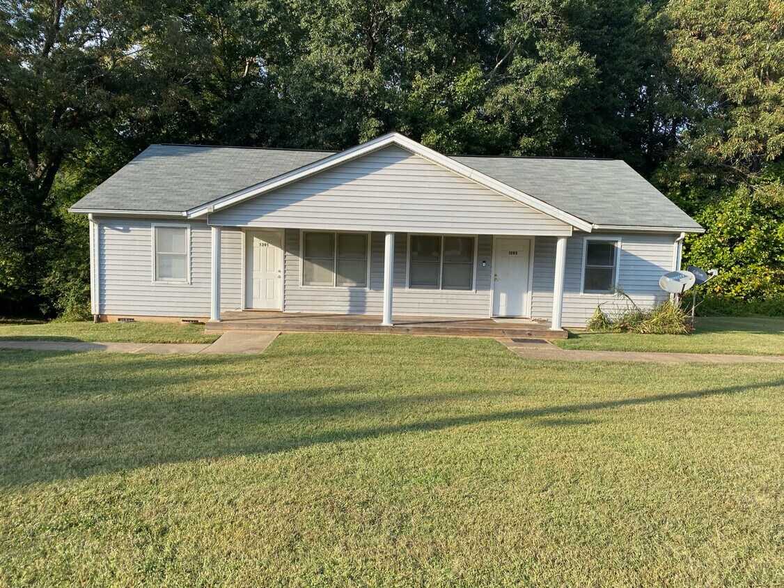 1391 15th Ave NE, Hickory, NC 28601 Townhouse for Rent in Hickory, NC