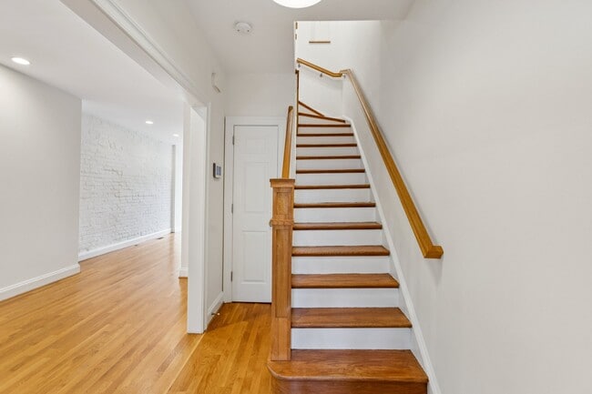 Building Photo - 1169 Abbey Pl NE