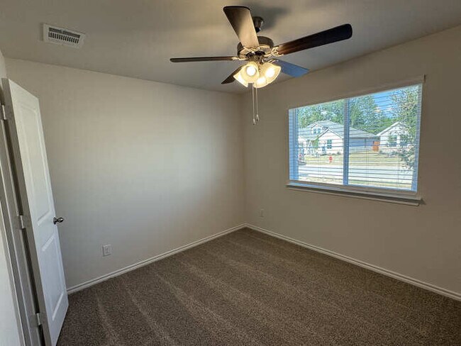 Building Photo - Beautiful BRAND NEW 4-Bedroom Home In Lind...