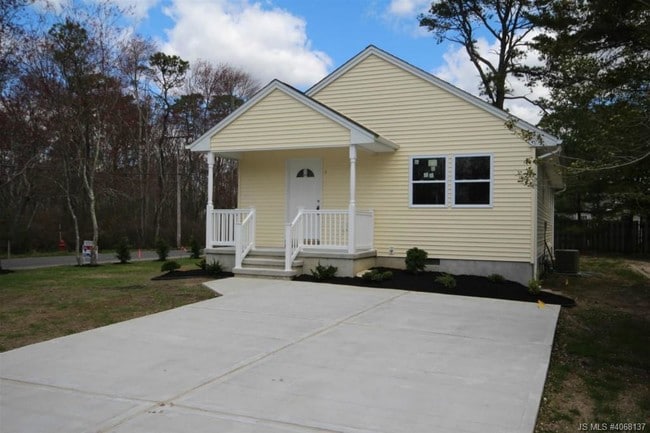 Building Photo - 1 Spinnaker Way