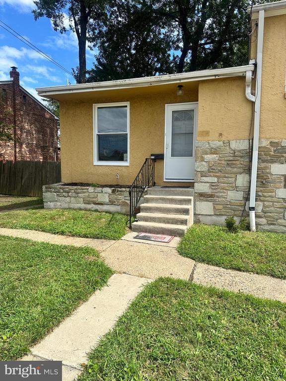 Building Photo - 9119 Blue Grass Rd
