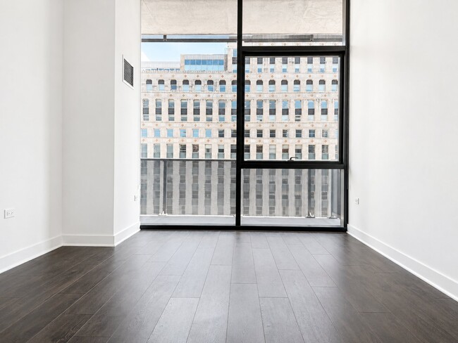 Foto del edificio - 215 W Hubbard St