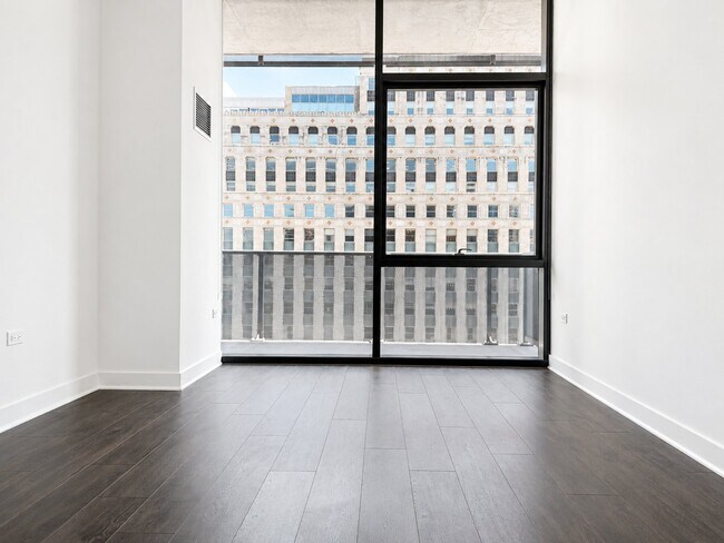 Building Photo - 215 W Hubbard St