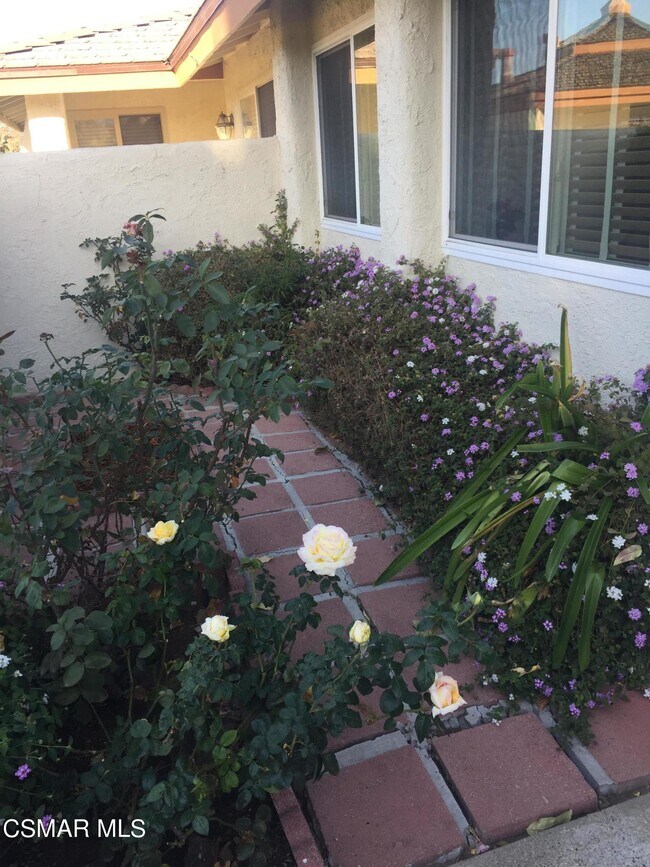 Foto del edificio - 4156 Lake Harbor Ln
