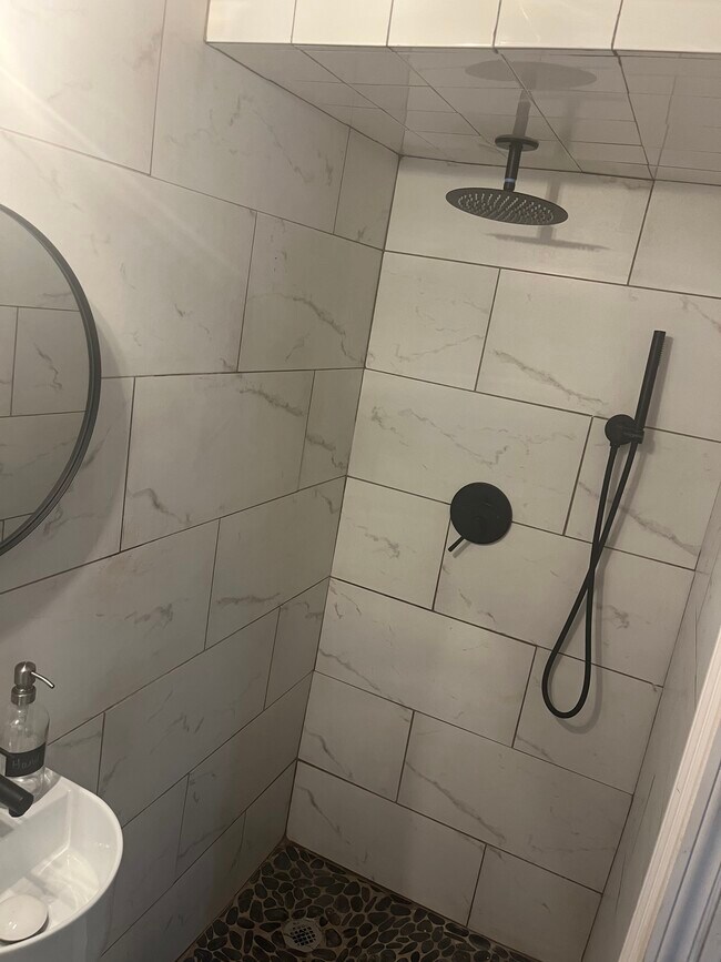 Foto del edificio - 1416 E 52nd St