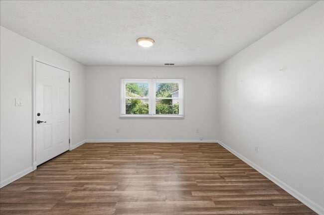 Building Photo - 3027 Alice Ave