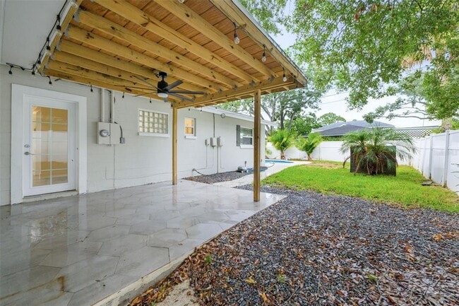 Foto del edificio - 5301 Venetian Blvd NE