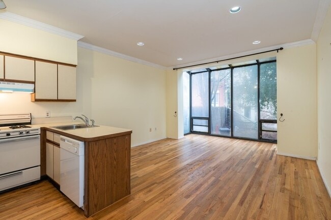 Building Photo - 511 Willow Ave