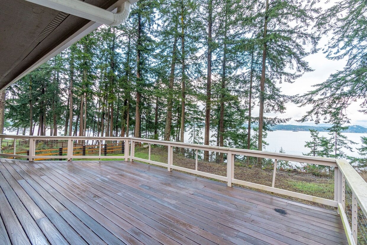 Primary Photo - 3 Bedroom 2.5 bathroom nestled in woods with water view