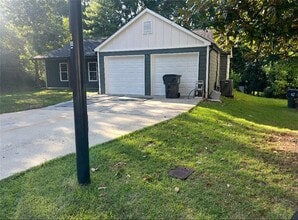 Building Photo - 1260 Della Way