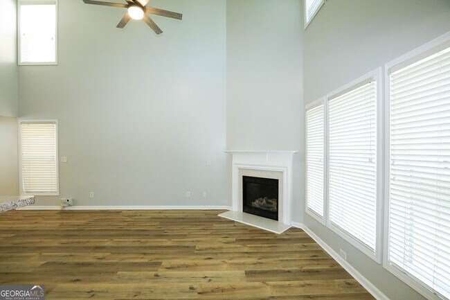 Building Photo - 2158 Staunton Dr