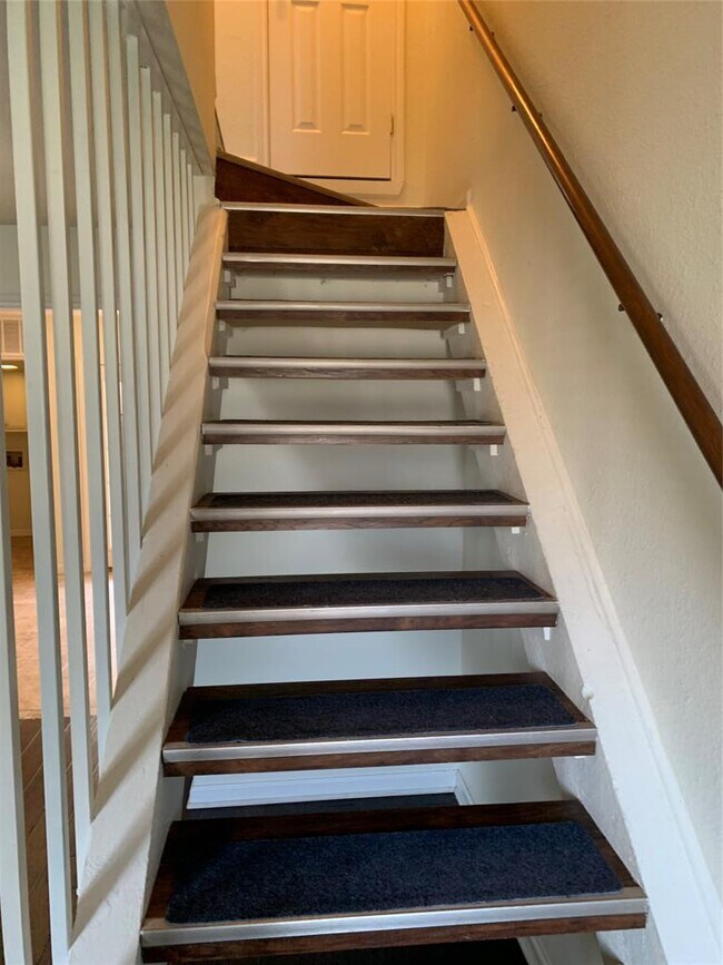 Foto del edificio - 8811 Dawnridge Cir