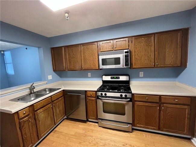 Building Photo - 4161 Riverlook Pkwy SE
