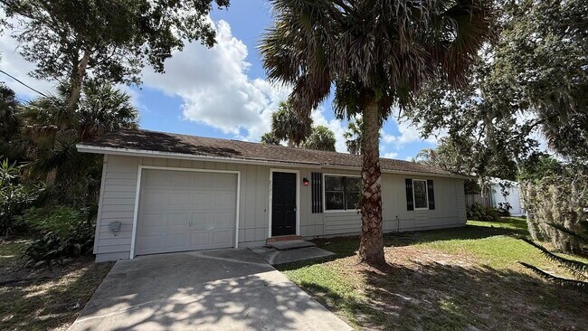 Building Photo - 2325 SW Pamona St