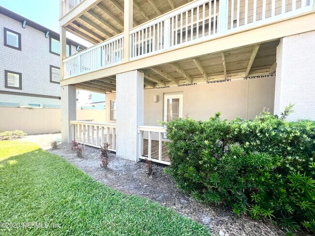 Building Photo - 2900 Ocean Dr S