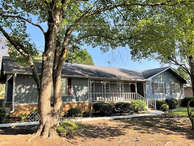 Building Photo - 2395 Springdale Dr