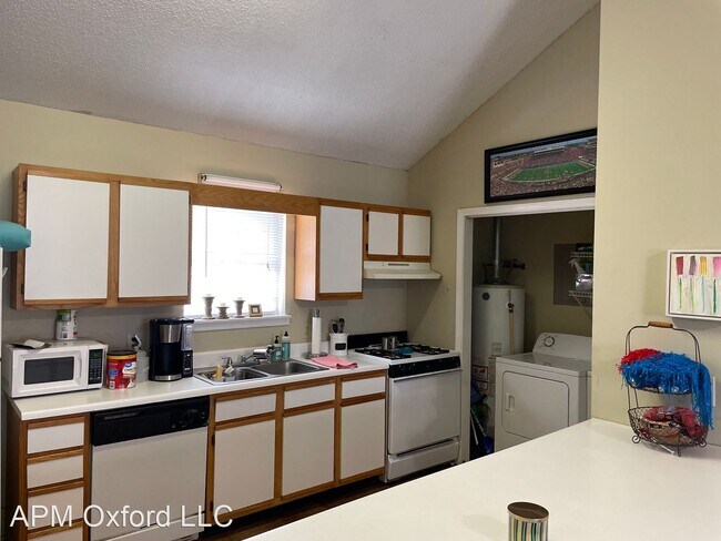 Building Photo - 2 br, 2 bath House - 1012 Van Dorn Street