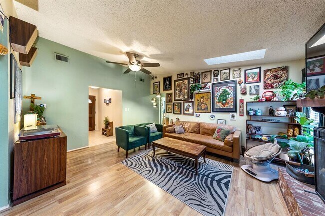 Foto del edificio - 1503 Quail Crest Dr