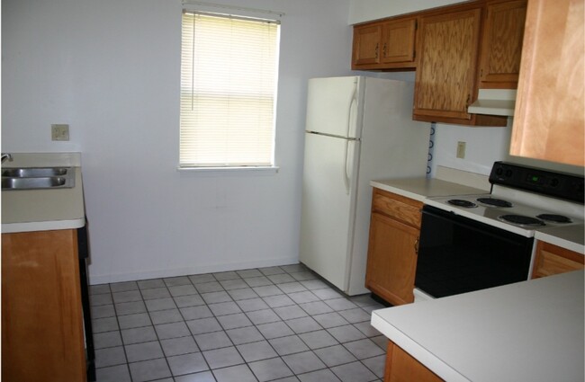 Building Photo - 2427 Meadow Spring Cir
