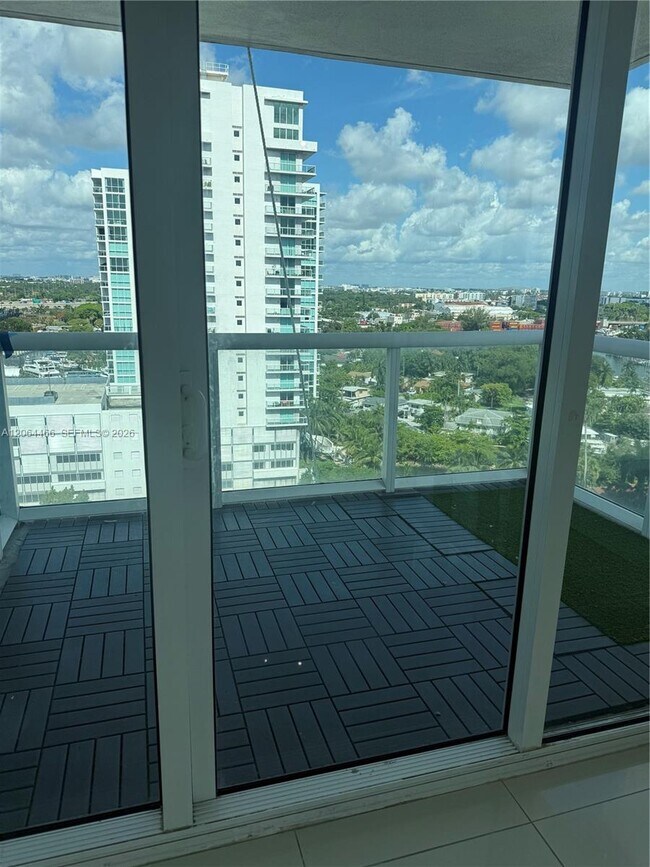 Foto del edificio - 1871 NW South River Dr