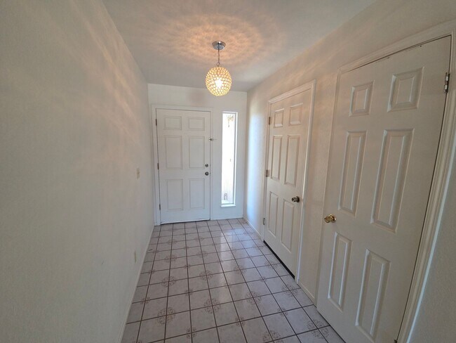 Foto del edificio - 3 bedroom/2bath home in quiet neighbothood