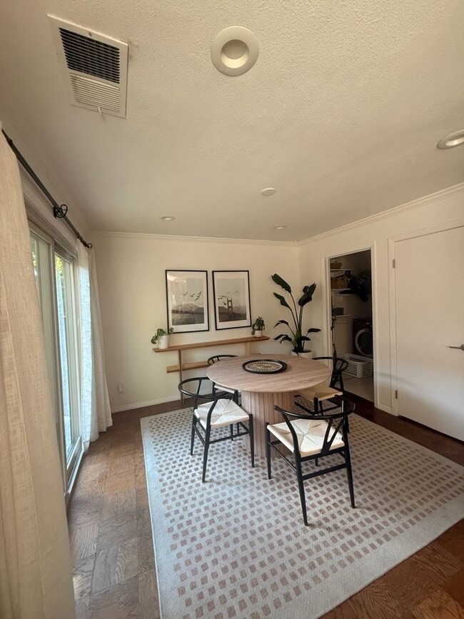 Building Photo - Welcome to this beautiful townhouse located in Walnut Creek-Countrywood 3 bedroom 2.5 Bath