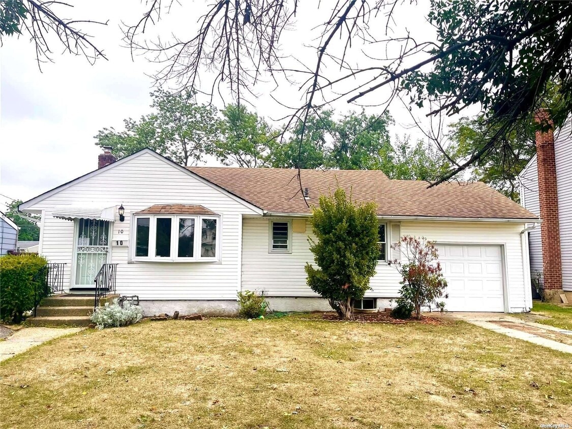 10 Mayflower Dr, Hicksville, NY 11801 House Rental in Hicksville, NY