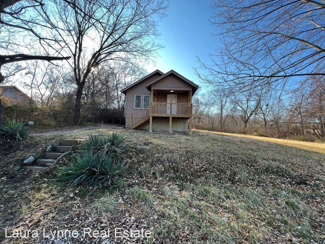 2 br, 1 bath House 4007 E 51st Ter House Rental in Kansas City, MO