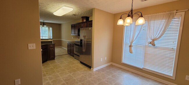 Foto del edificio - 4 Bedroom/ 2 Bath Home close to Fort Benning