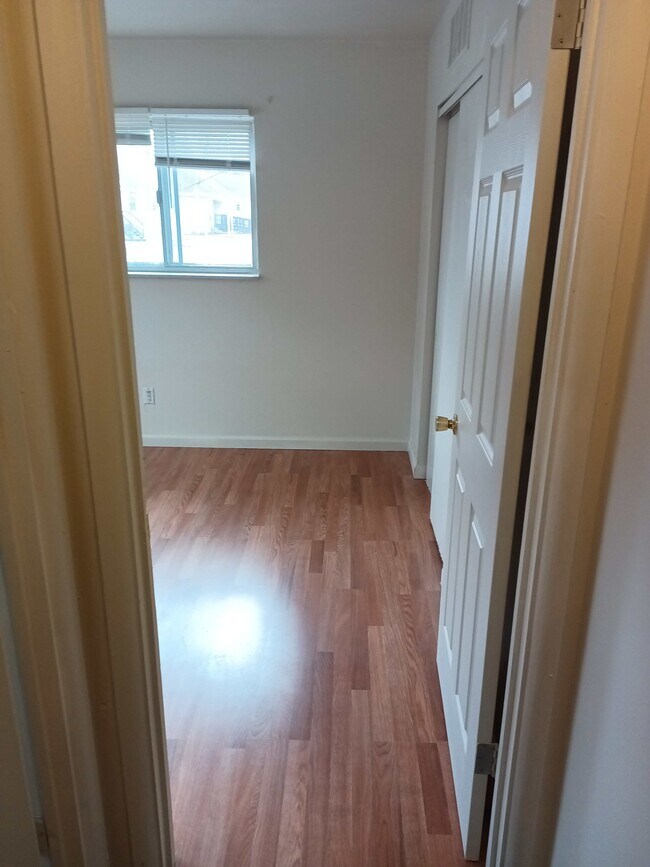 Foto del edificio - 1545 W Main St