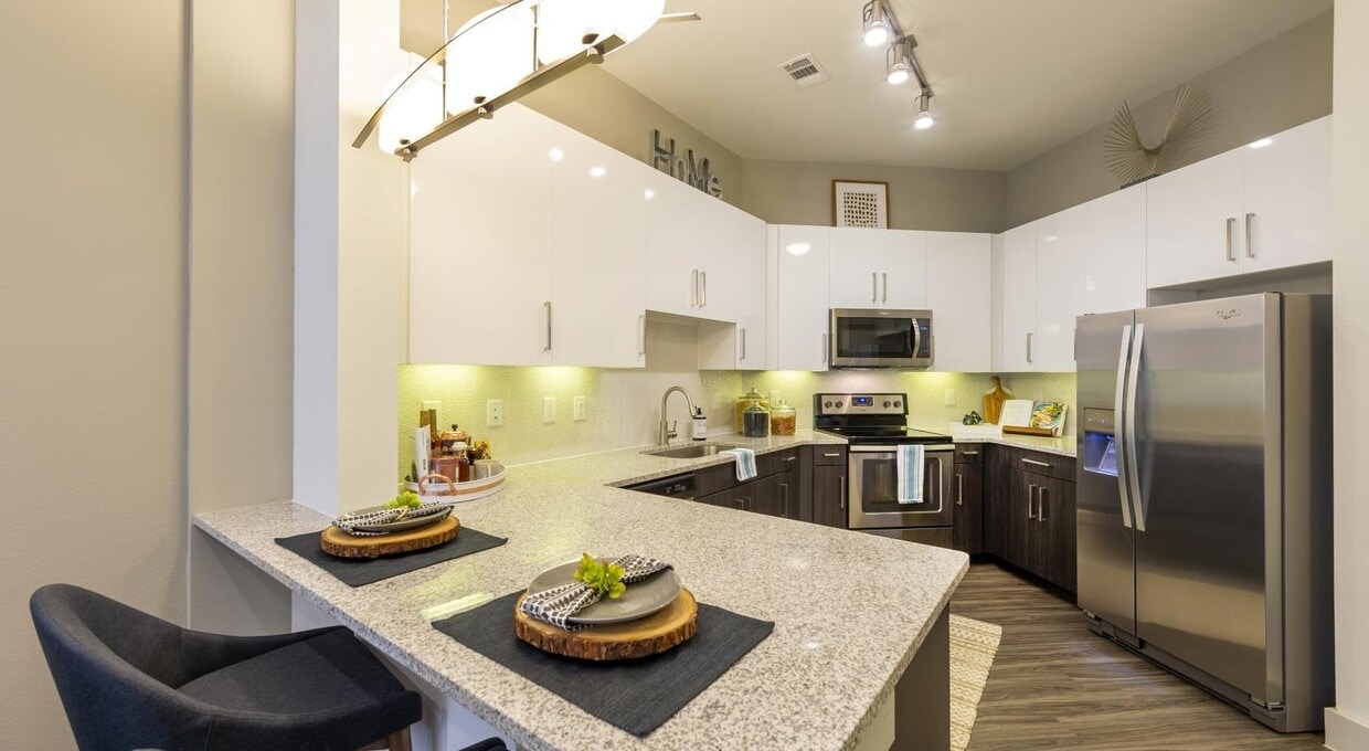 Primary Photo - 1-Bed | Montrose Meets Museum District Liv...