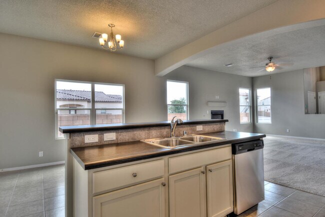 Foto del edificio - 6001 Ermemin Ave NW