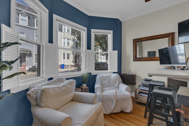 Building Photo - 176 H St