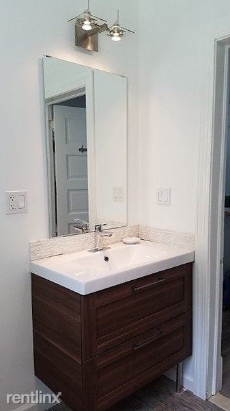 Building Photo - 4 br, 2 bath House - 131 New Market Road