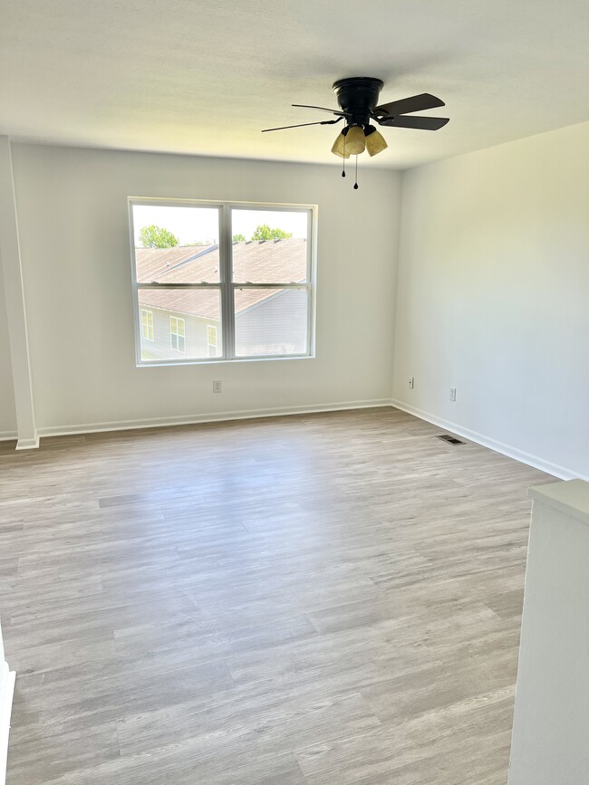 Upstairs living room - 1921 Acorn Road