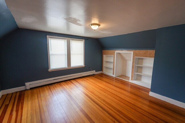 Building Photo - 7 Gayland St