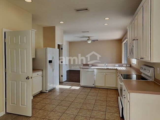 Building Photo - 11114 Creek Haven Dr