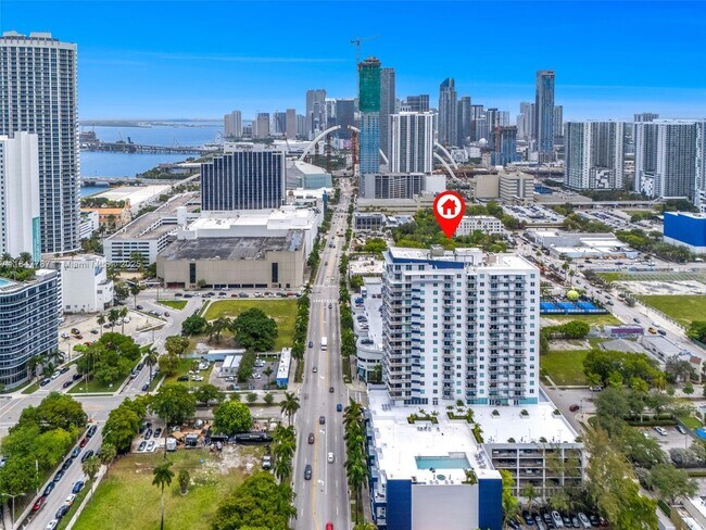 Foto del edificio - 275 NE 18th St