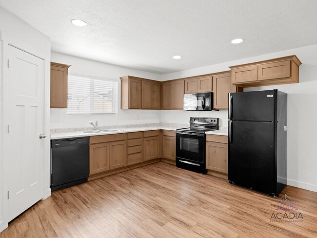 Building Photo - Modern 3BR Apt with Attached Garage & Stunning Mountain Views – Vineyard, UT