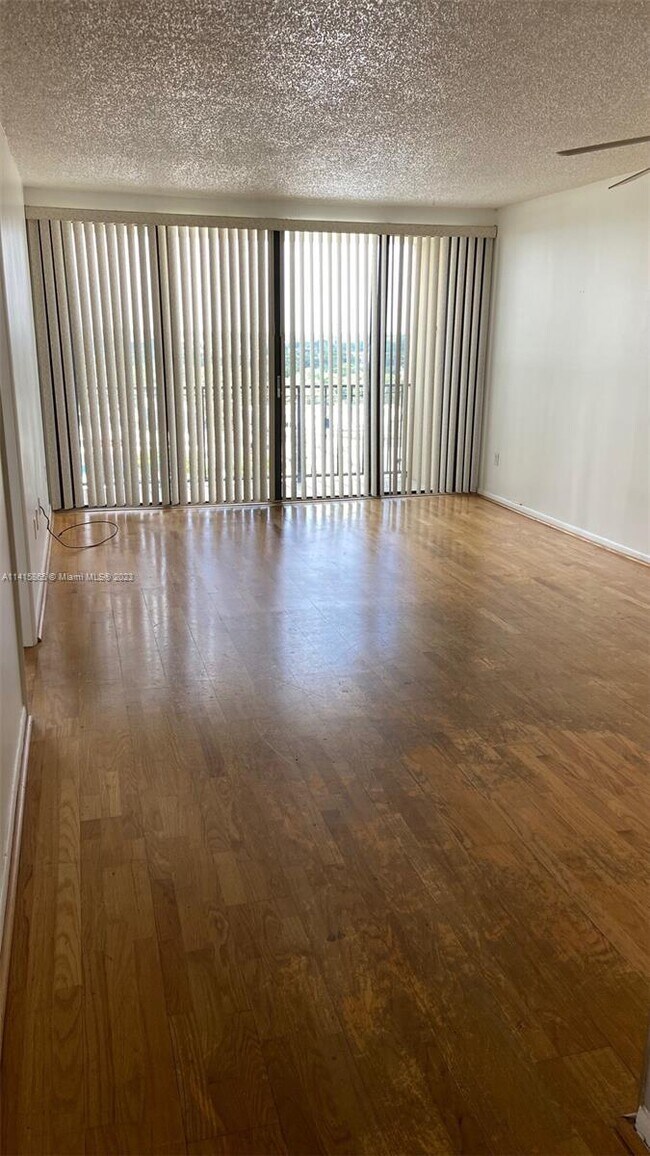Foto del edificio - 1470 NE 123rd St